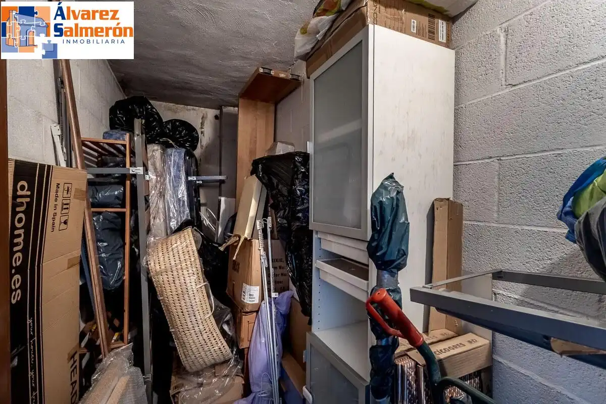 Piso en venta en Granada con Balcón