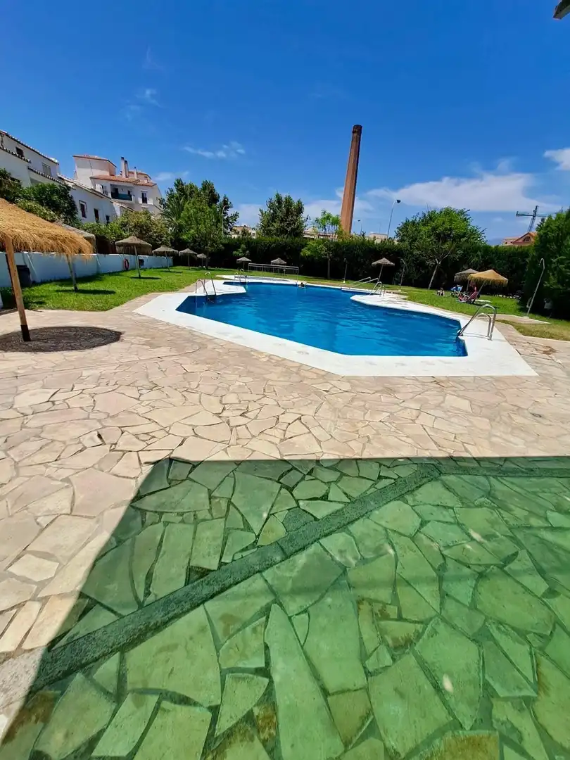 Piscina de Apartament de lloguer en Vélez-Málaga amb Piscina comunitària