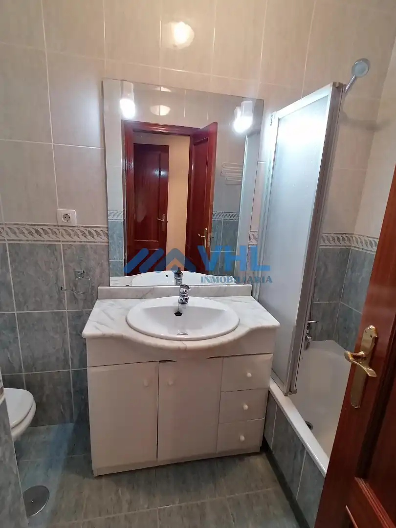 Bathroom of Flat for rent in Castro-Urdiales  with Heating, Terrace and Furnished