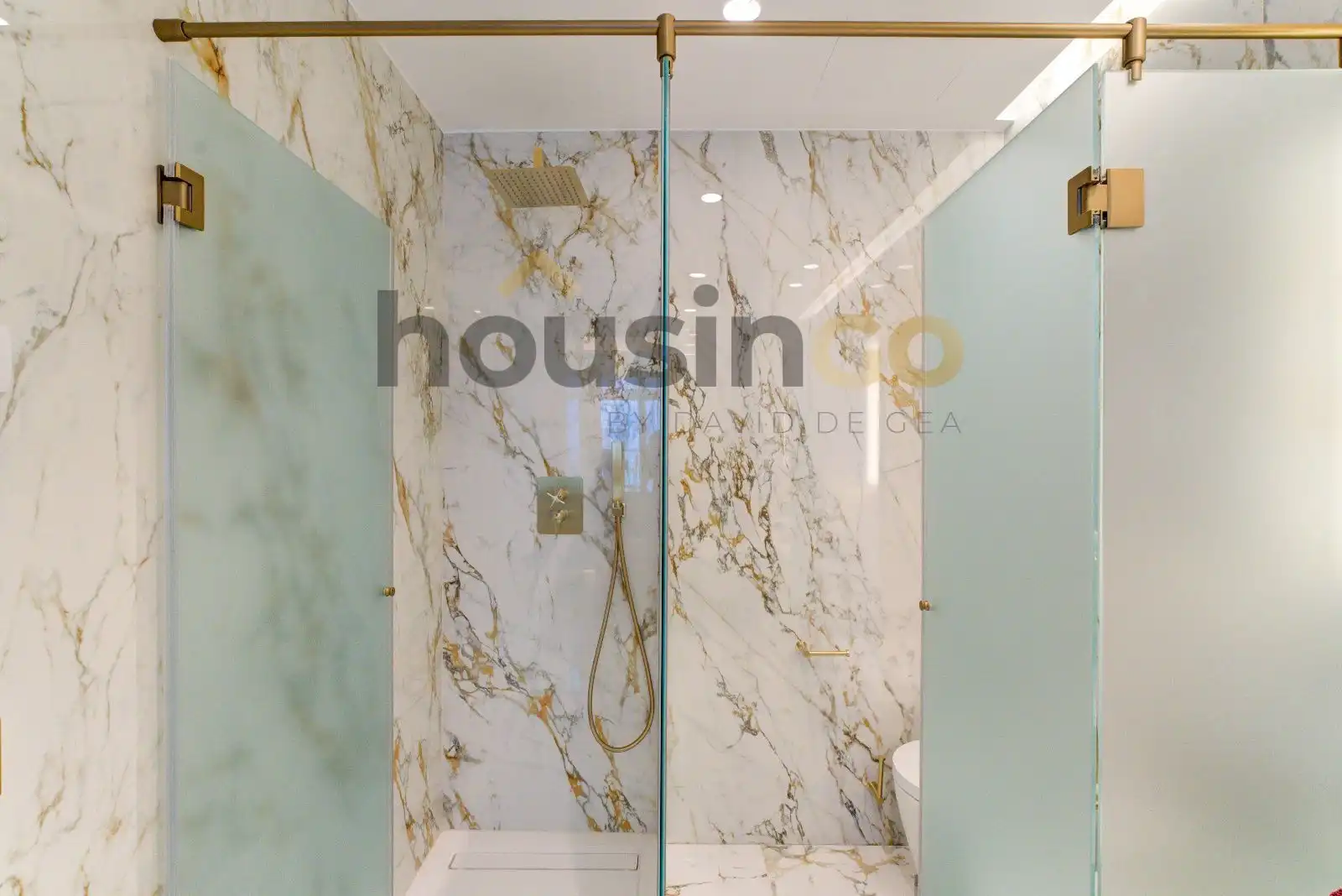 Bathroom of Flat for sale in Madrid  with Air Conditioner, Heating and Terrace