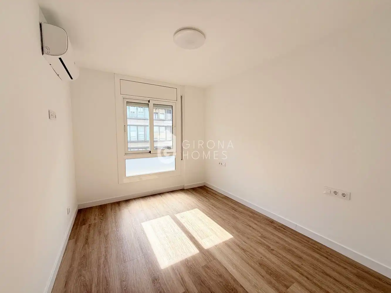 Schlafzimmer von Wohnungen zur Miete in Girona mit Klimaanlage und Terrasse