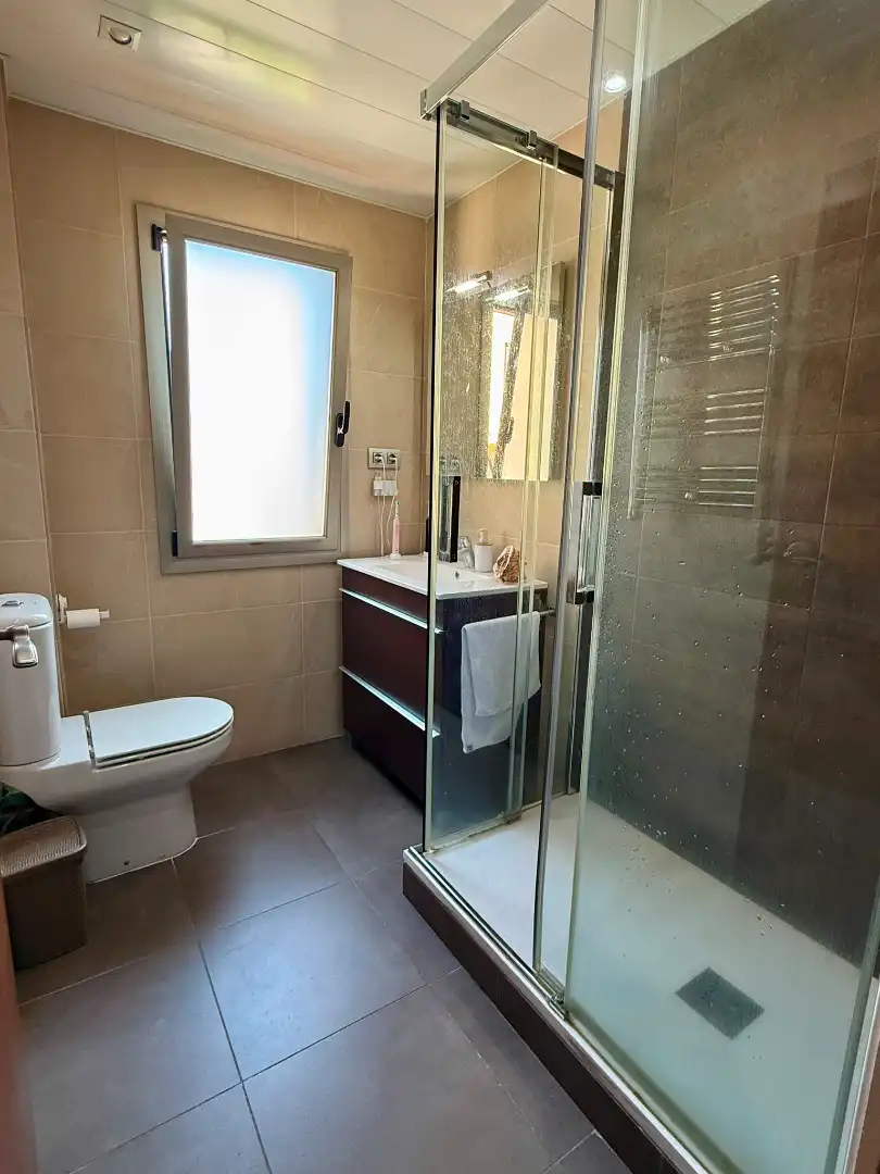 Bany de Pis en venda en Barcelona amb Calefacció, Parquet i Terrassa