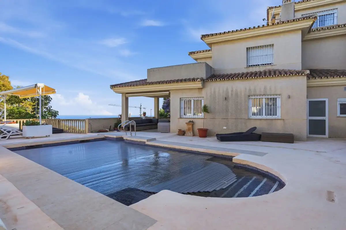 Piscina de Casa o xalet en venda en Benalmádena amb Aire condicionat, Calefacció i Jardí privat