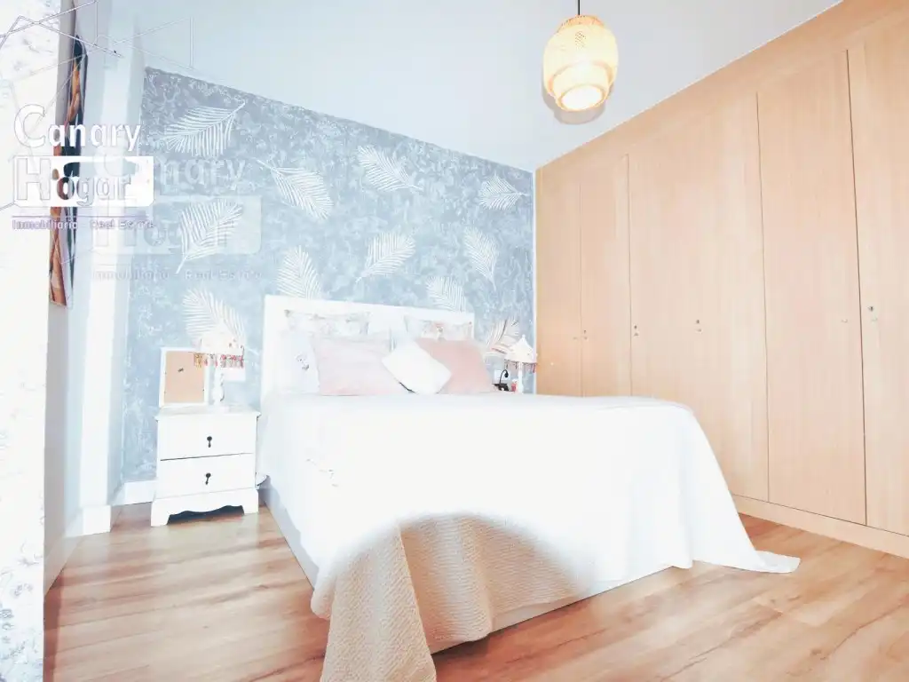 Schlafzimmer von Dachboden zum Verkauf in San Miguel de Abona mit Heizung, Privatgarten und Balkon