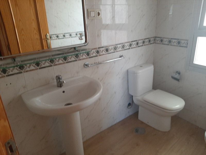 Bathroom of Flat for sale in Armilla  with Terrace, Oven and Washing machine