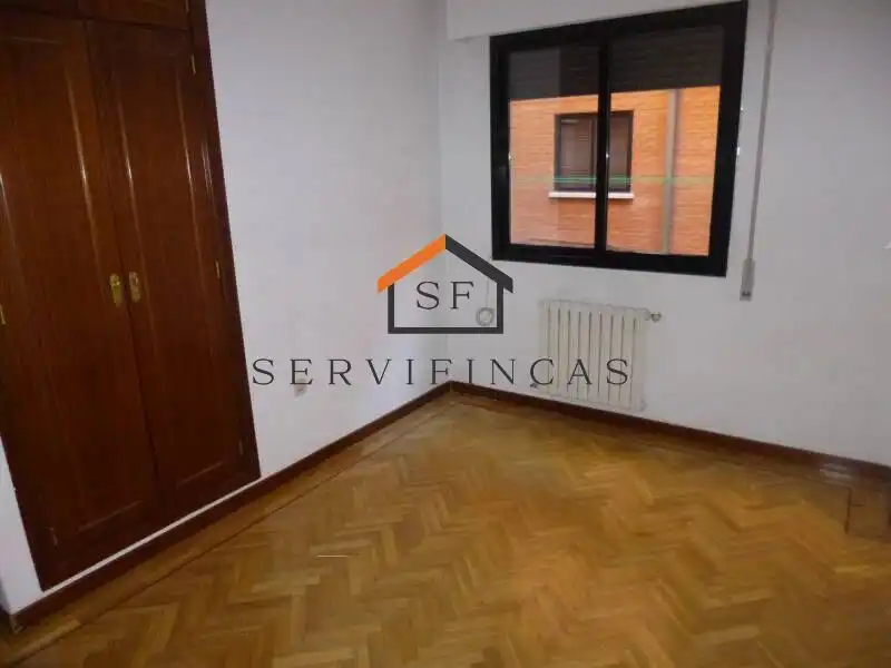 Schlafzimmer von Wohnung zum Verkauf in Madrid mit Klimaanlage, Heizung und Privatgarten