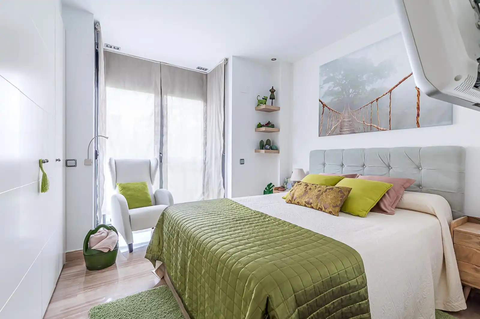 Bedroom of Flat for rent in Madrid  with Air Conditioner, Private garden and Swimming Pool