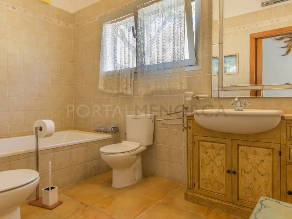 Baño de Casa o chalet en venta en Sant Lluís con Calefacción, Jardín privado y Piscina