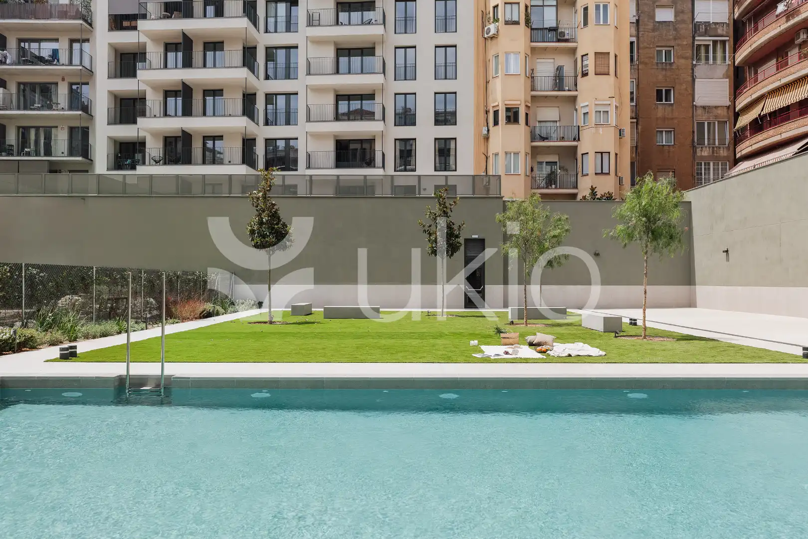 Schwimmbecken von Wohnungen zur Miete in  Barcelona Capital mit Klimaanlage, Heizung und Möbliert