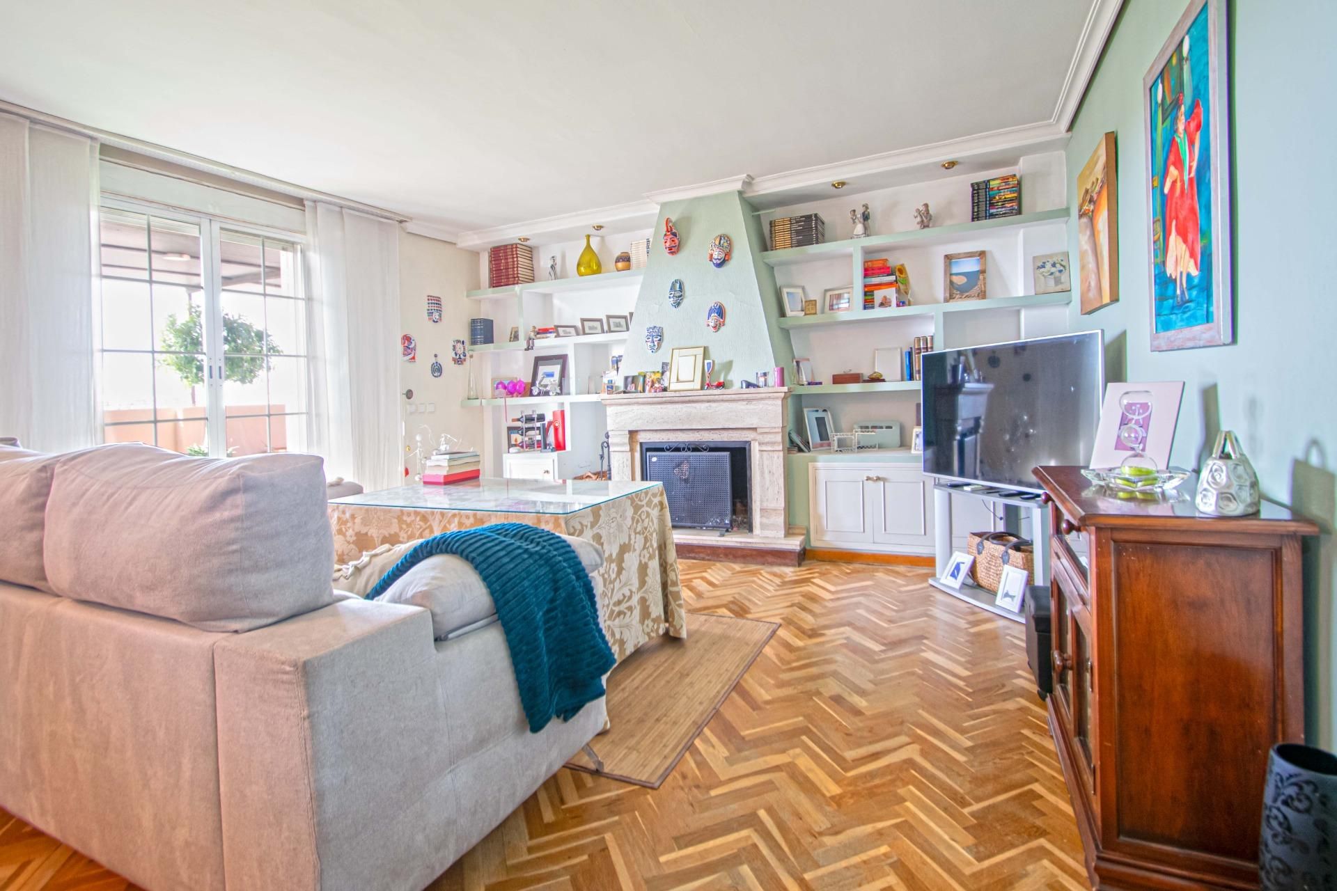 Living room of Attic for sale in  Sevilla Capital  with Air Conditioner, Parquet flooring and Terrace