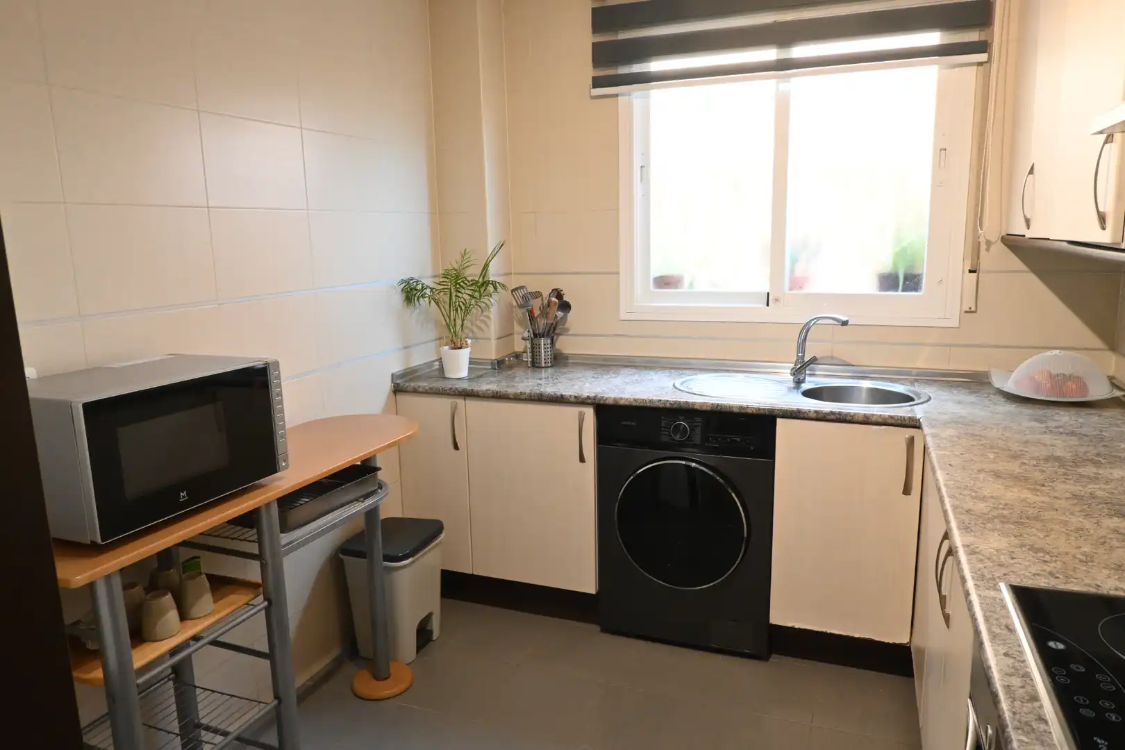 Kitchen of Flat for sale in Churriana de la Vega  with Air Conditioner, Heating and Furnished