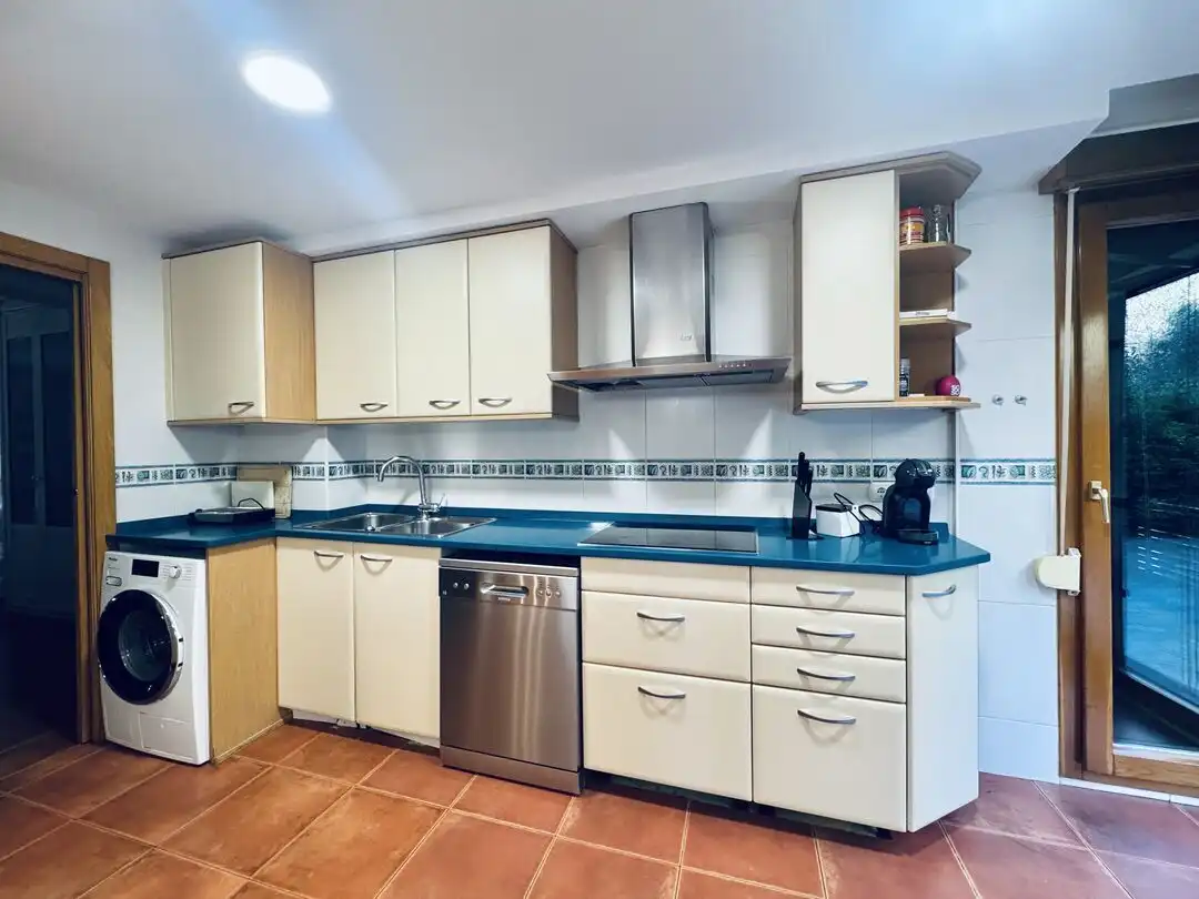 Cuina de Dúplex en venda en Donostia - San Sebastián  amb Aire condicionat, Calefacció i Terrassa