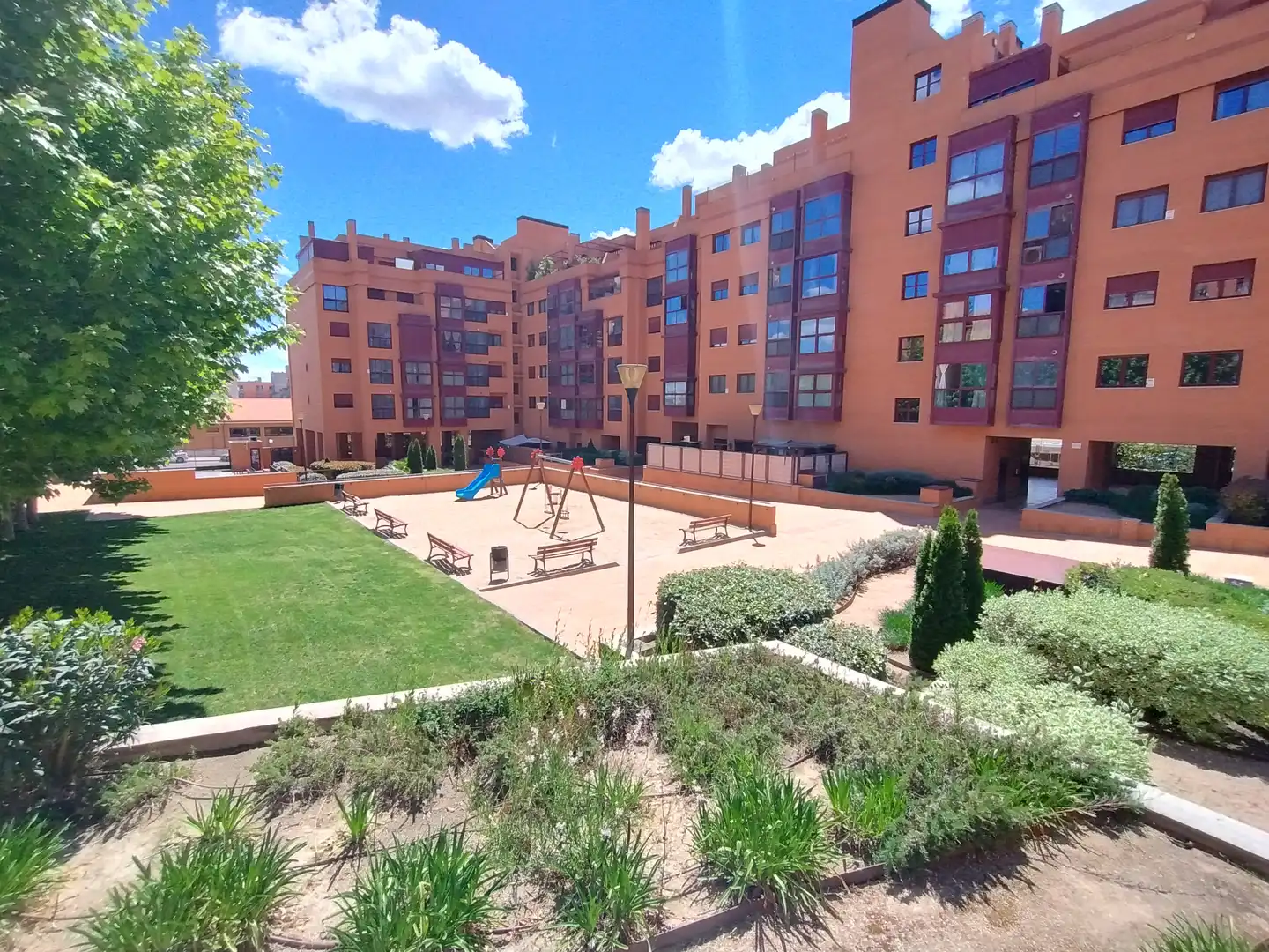 Außenansicht von Dachboden zum Verkauf in Madrid mit Terrasse, Abstellraum und Gemeinschaftspool