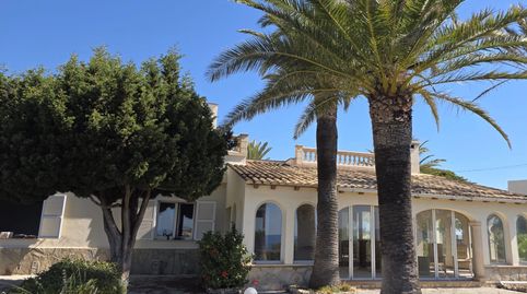 Villa mallorquina con un exclusivo proyecto de reforma, piscina y vistas al mar