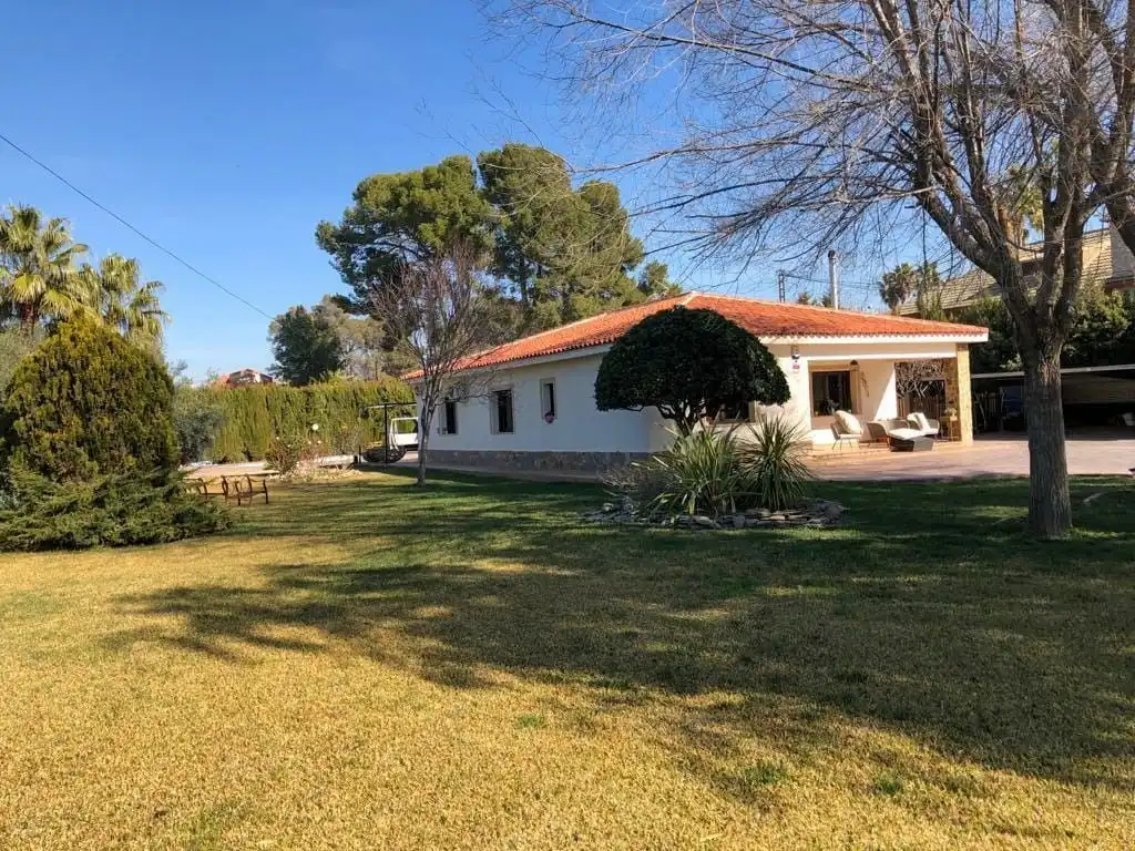 Jardín de Casa o chalet en venta en Elda con Aire acondicionado, Calefacción y Jardín privado