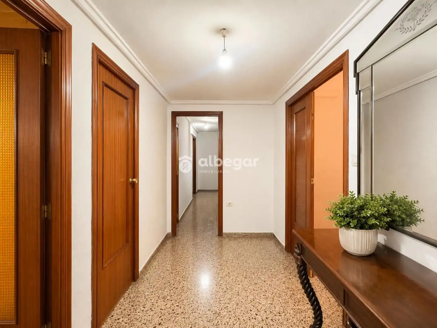 Piso en venta en Valencia con Terraza, Horno y Balcón