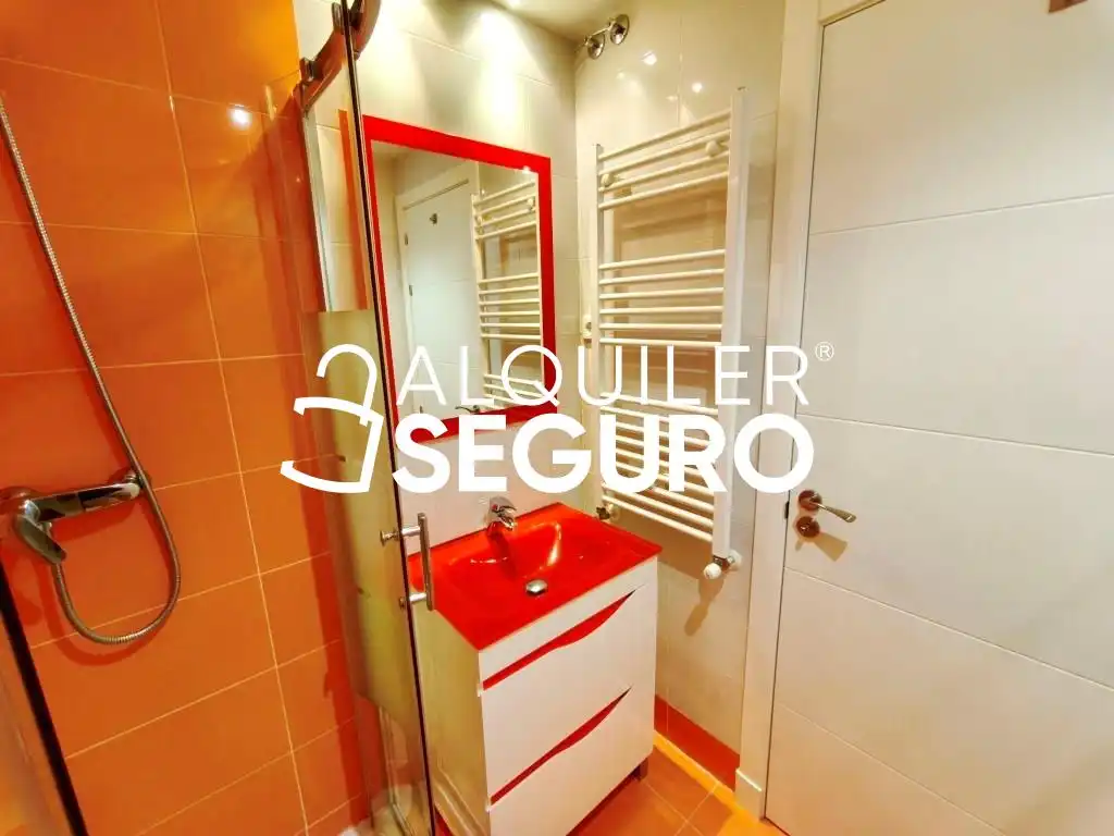 Bathroom of Flat for rent in Móstoles  with Air Conditioner, Heating and Terrace