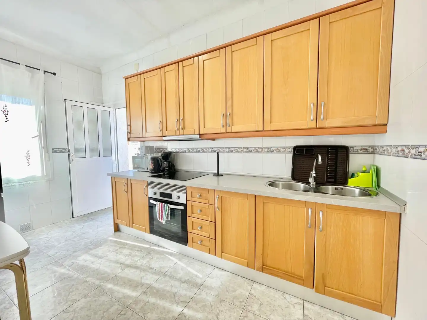 Cocina de Apartamento de alquiler en Torrevieja con Aire acondicionado, Calefacción y Terraza