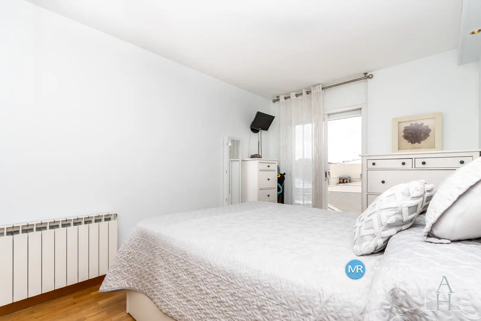 Bedroom of Flat for sale in Terrassa  with Air Conditioner, Heating and Parquet flooring