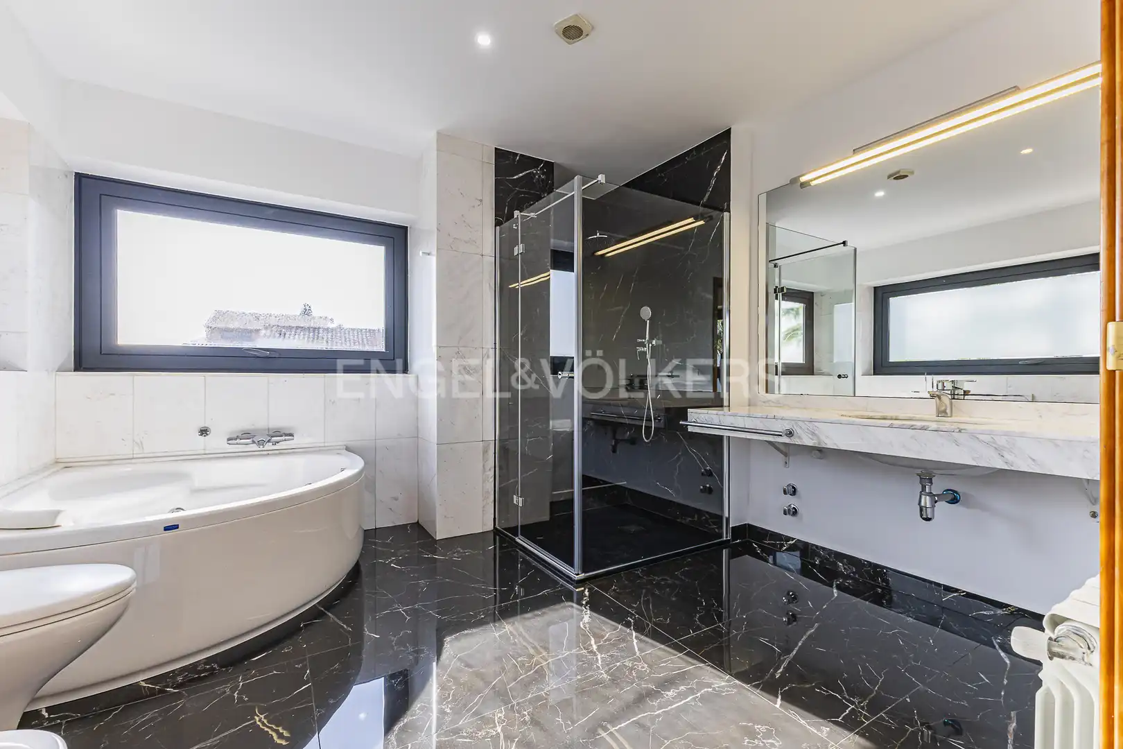 Bathroom of Houses for sale in Sant Cugat del Vallès  with Air Conditioner, Heating and Private garden