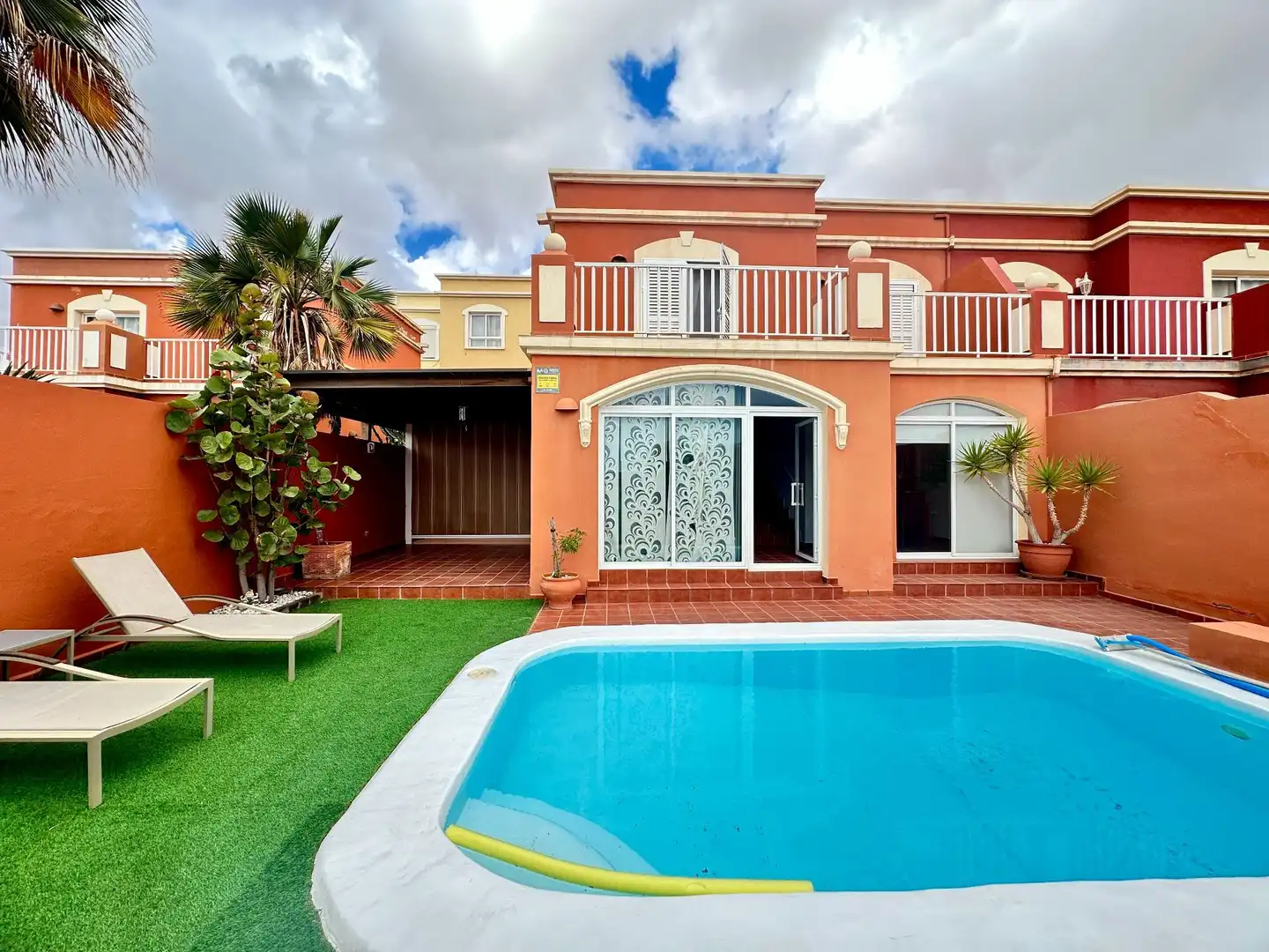 Vista exterior de Dúplex en venda en Puerto del Rosario amb Aire condicionat, Terrassa i Piscina