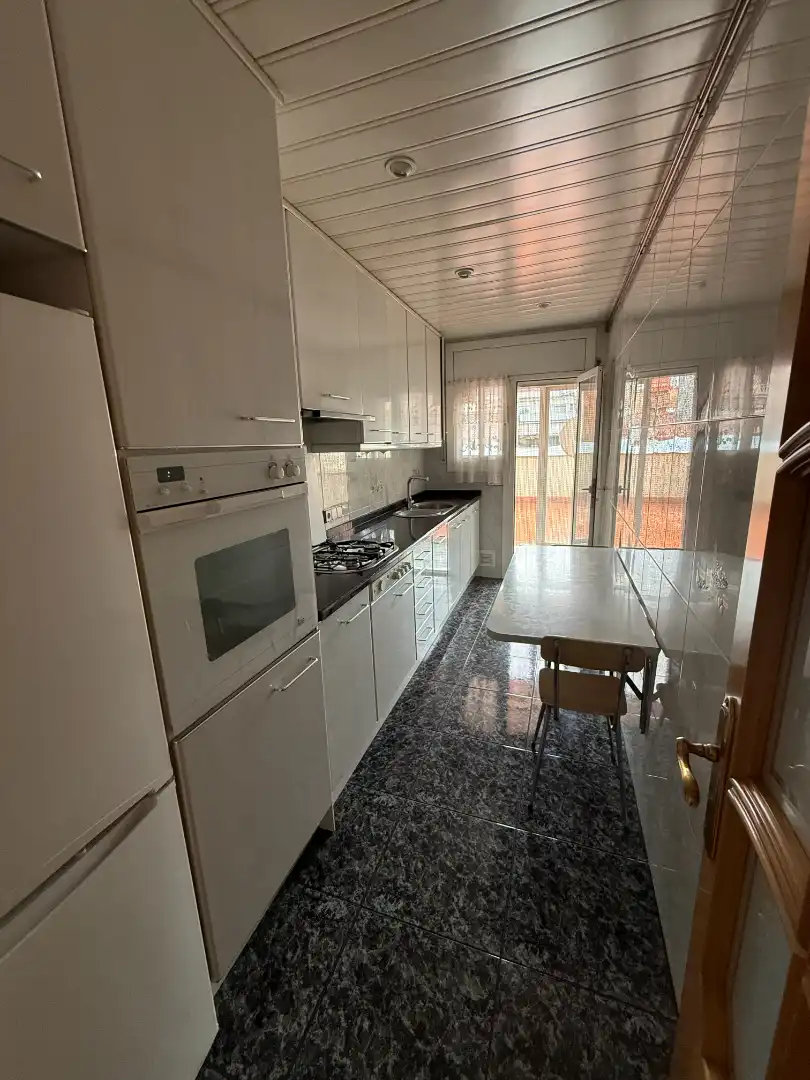 Küche von Wohnung zum Verkauf in Terrassa mit Klimaanlage, Heizung und Terrasse