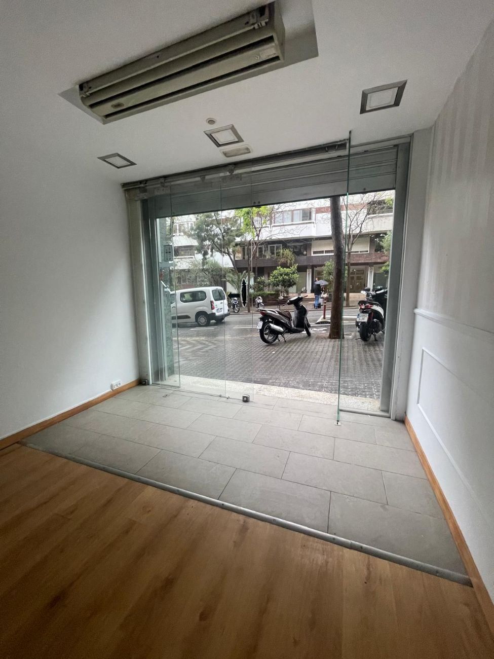 Premises to rent in El Baix Guinardó, Horta - Guinardó