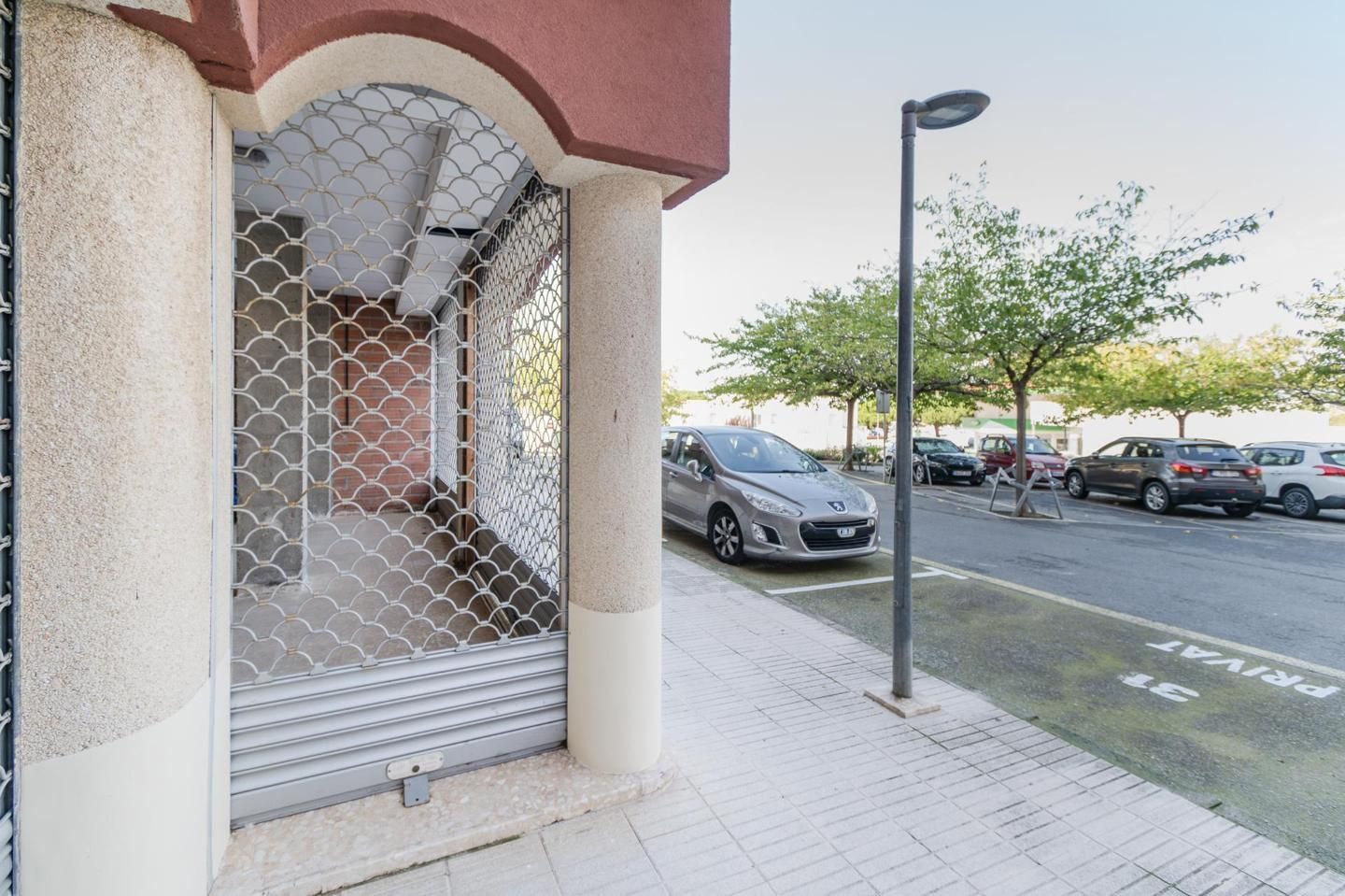Premises for sale in  Pla?a Carles Fages de Climent, Almadrava - Canyelles - Puig-Rom