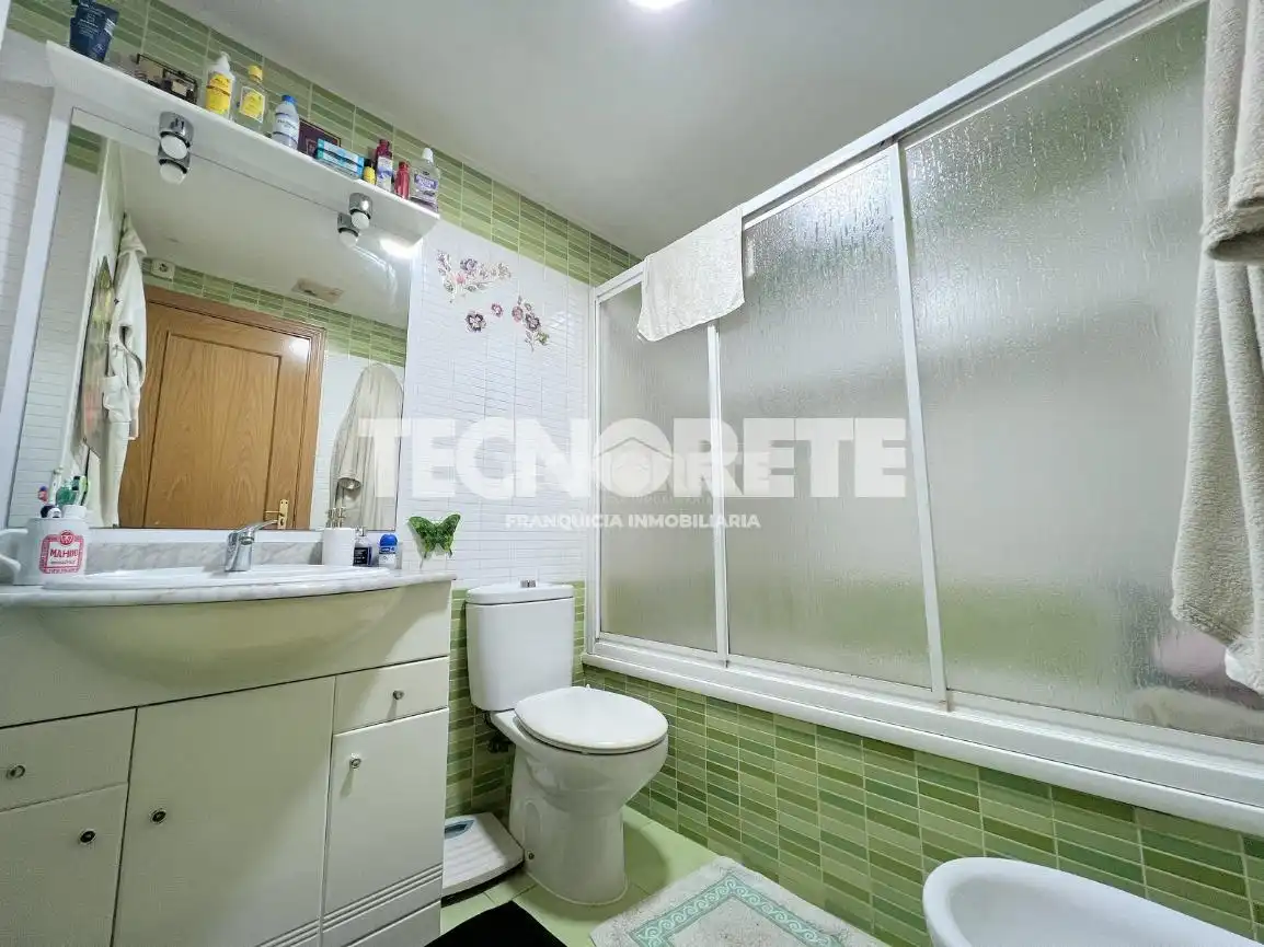 Badezimmer von Wohnung zum Verkauf in Cobisa mit Heizung und Privatgarten