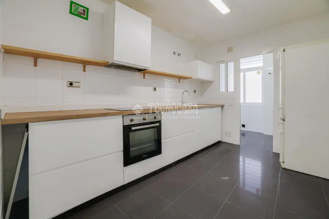 Cocina de Piso en venta en Sant Boi de Llobregat con Calefacción, Parquet y Balcón