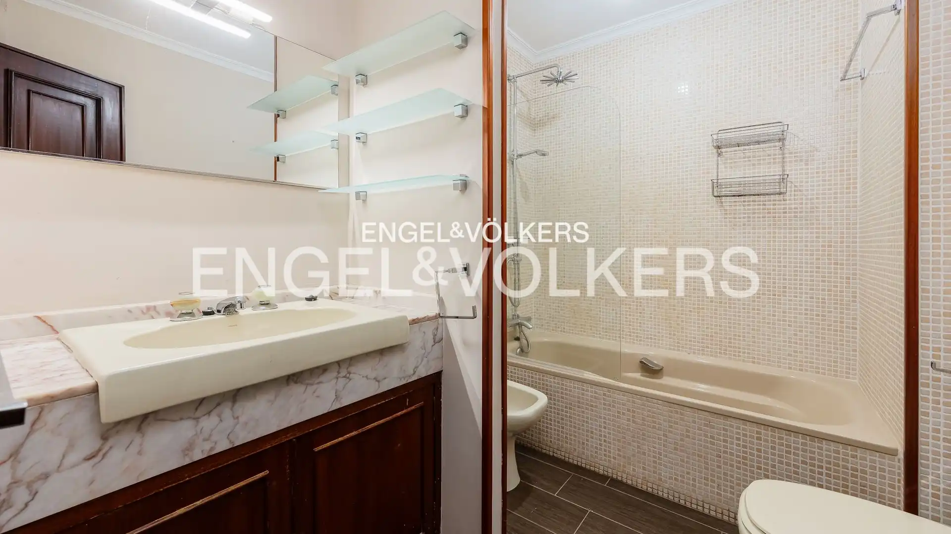 Badezimmer von Wohnungen zum Verkauf in Vigo  mit Heizung, Parkett und Terrasse