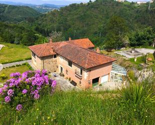 Vista exterior de Casa o xalet en venda en Bimenes amb Terrassa i Piscina