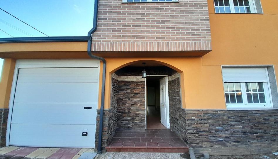 Photo 1 of Single-family semi-detached for sale in Carracedelo, León