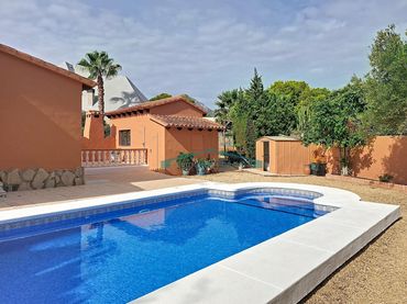 Chalet con piscina en venta en Escandinavia - Cautivador
