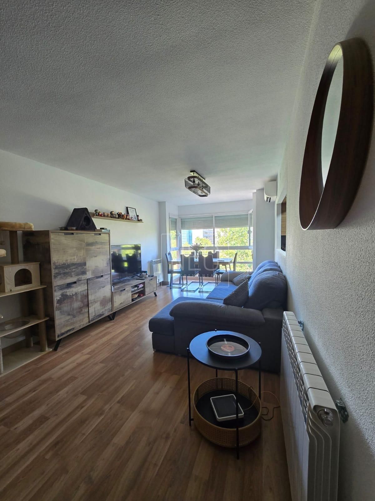 Sala de estar de Piso en venta en  Madrid Capital con Aire acondicionado, Calefacción y Jardín privado