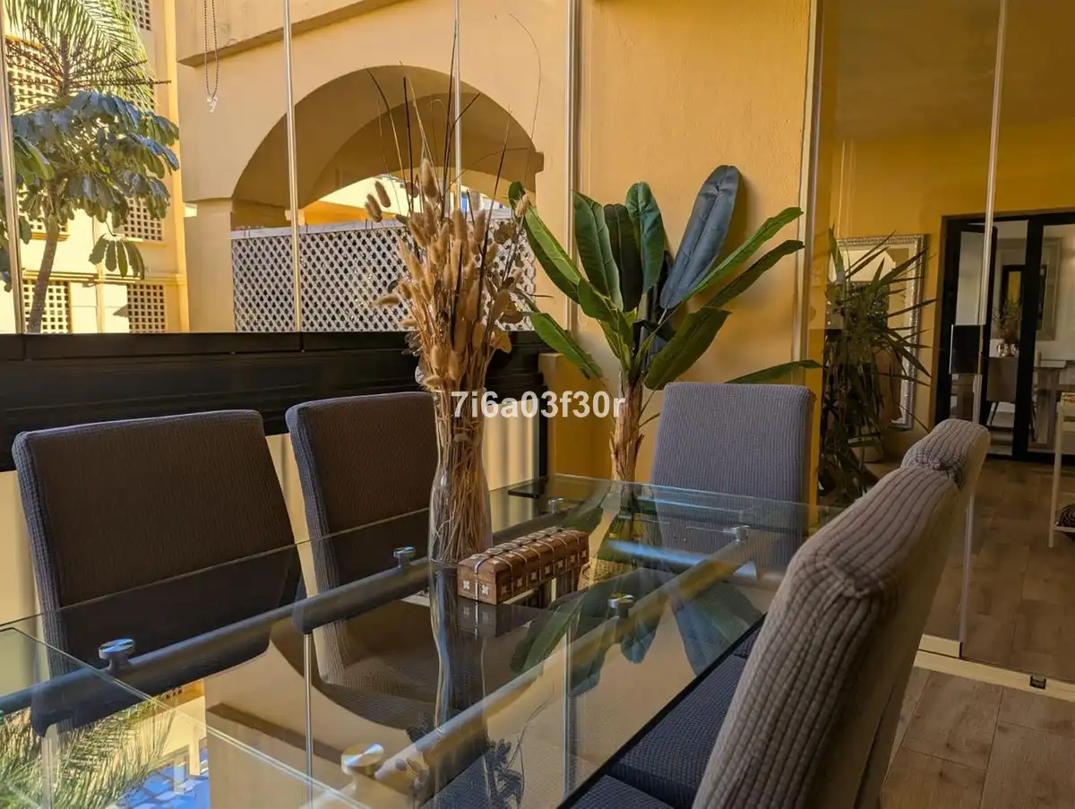 Esszimmer von Wohnungen zum Verkauf in Marbella mit Heizung, Privatgarten und Terrasse