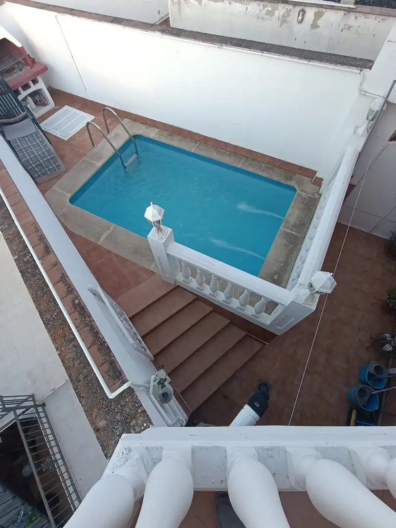 Piscina de Casa adosada en venda en Linares amb Aire condicionat, Calefacció i Terrassa