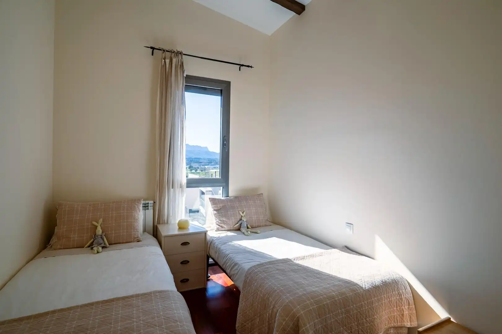 Habitación de Dúplex en venta en Sabiñánigo con Calefacción, Terraza y Trastero