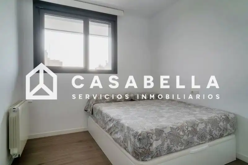 Schlafzimmer von Dachboden zur Miete in Valencia mit Klimaanlage, Heizung und Terrasse