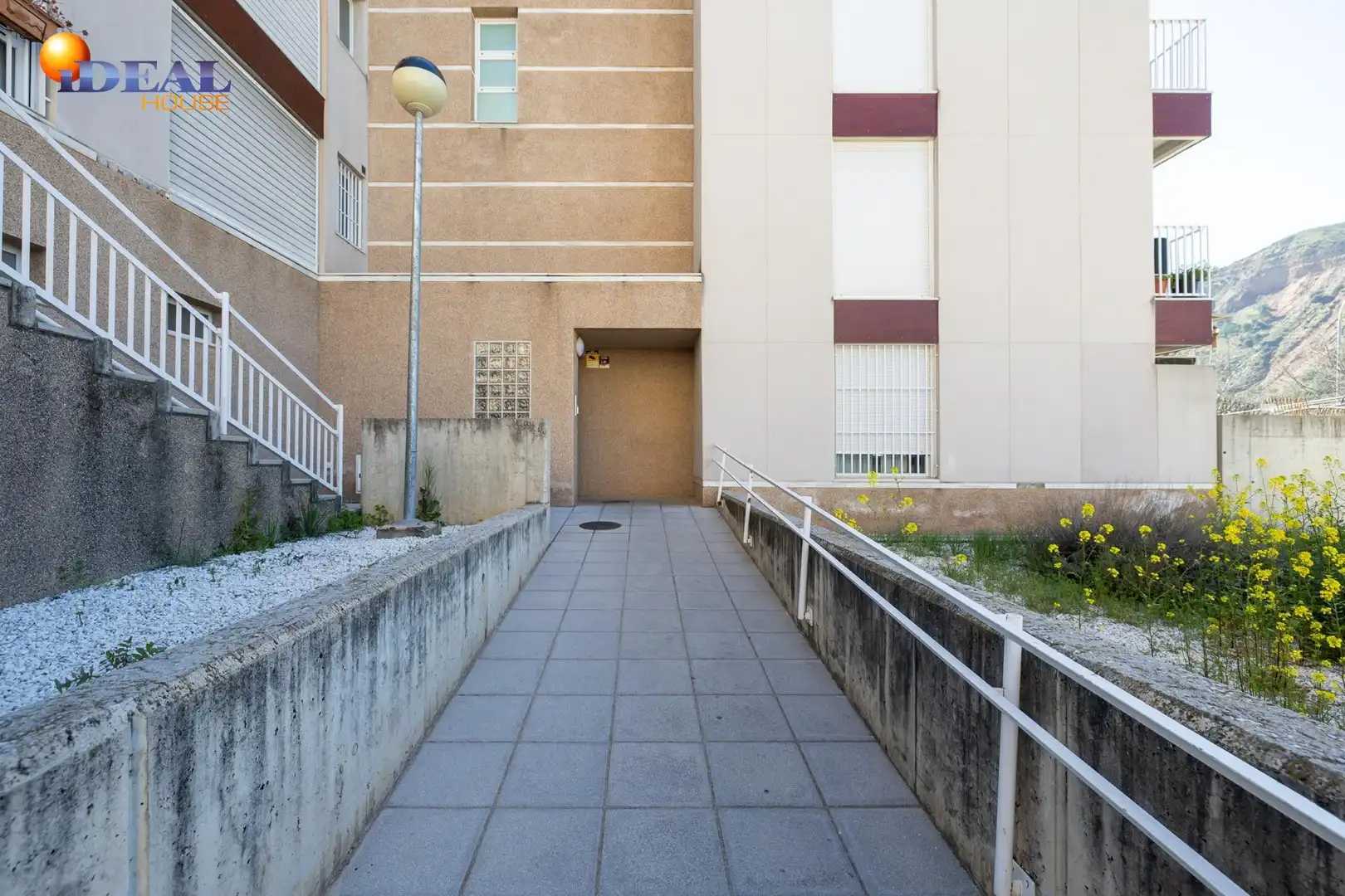 Piso con ascensor en venta en Genil, imagen 2