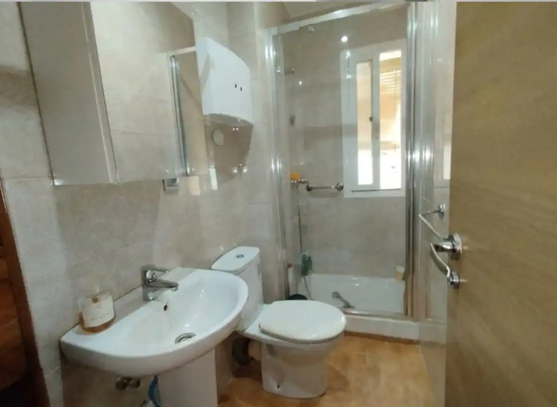 Badezimmer von Wohnung zum Verkauf in Madrid mit Klimaanlage, Heizung und Parkett
