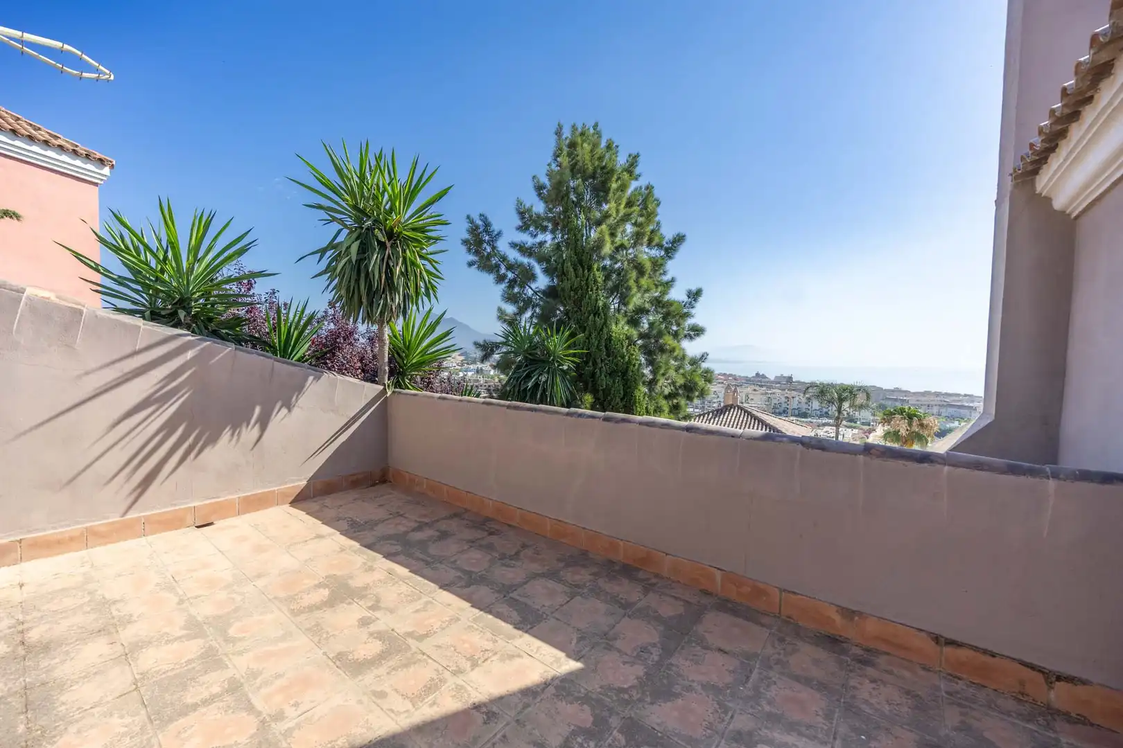 Terrassa de Casa o xalet en venda en Manilva amb Jardí privat, Terrassa i Traster