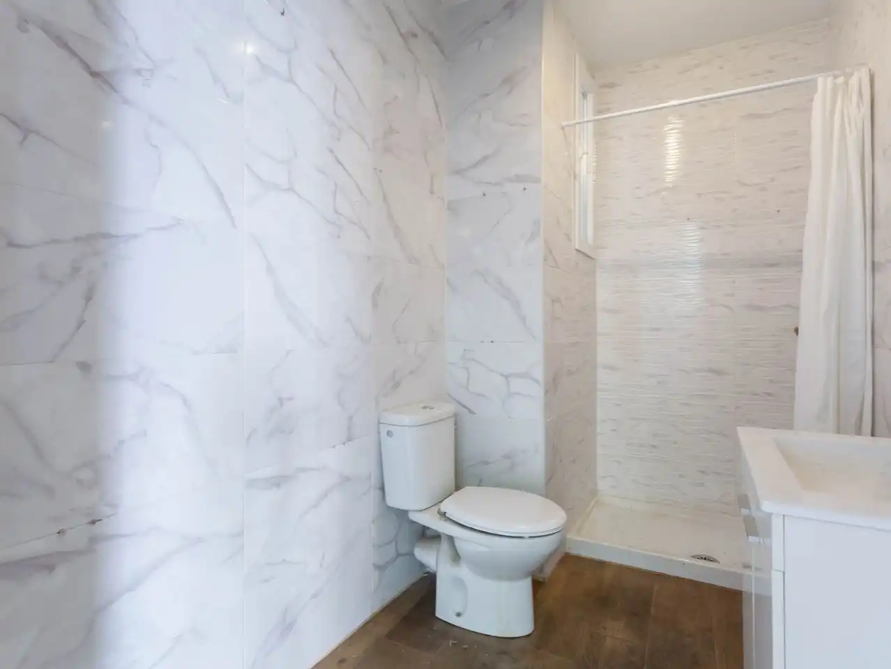 Baño de Piso para compartir en Talavera de la Reina con Aire acondicionado, Calefacción y Horno