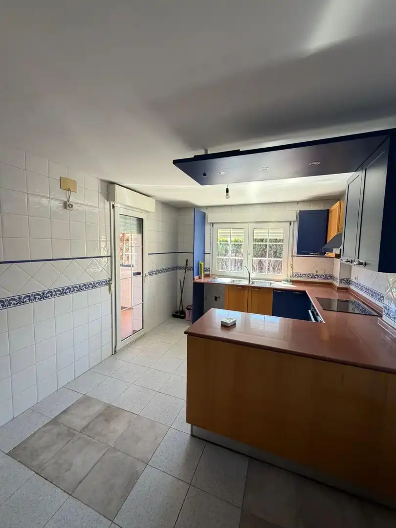 Cocina de Casa o chalet de alquiler en Ogíjares con Calefacción, Jardín privado y Piscina