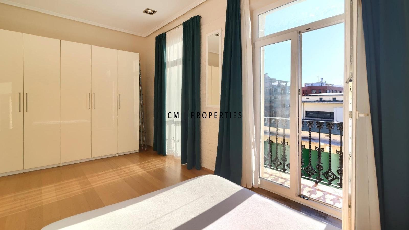 Bedroom of Flat to rent in  Valencia Capital  with Air Conditioner, Heating and Parquet flooring