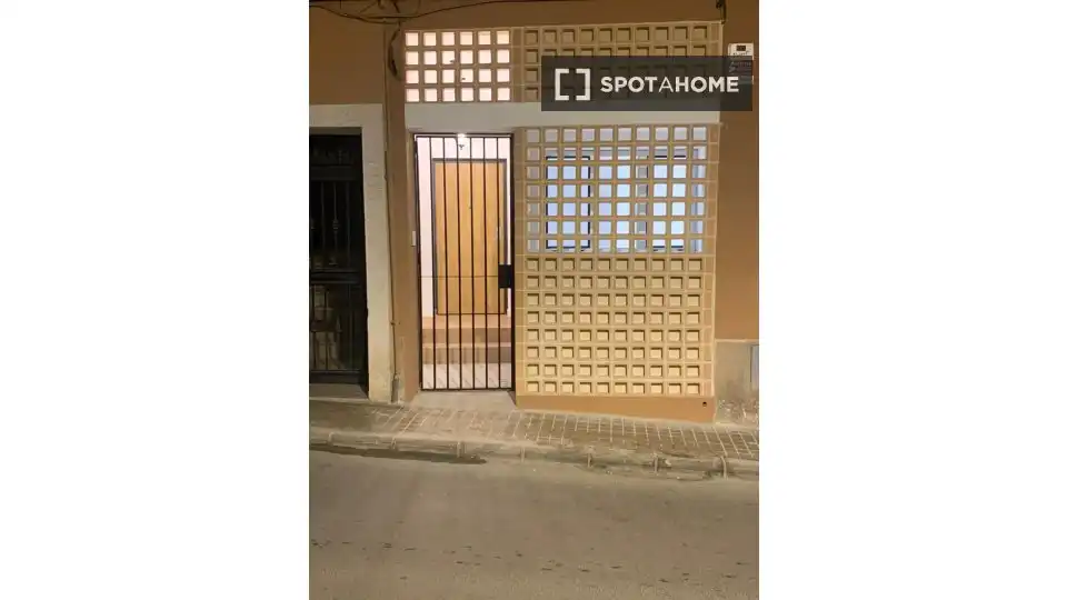 Vista exterior de Piso de alquiler en Paterna con Aire acondicionado, Calefacción y Amueblado