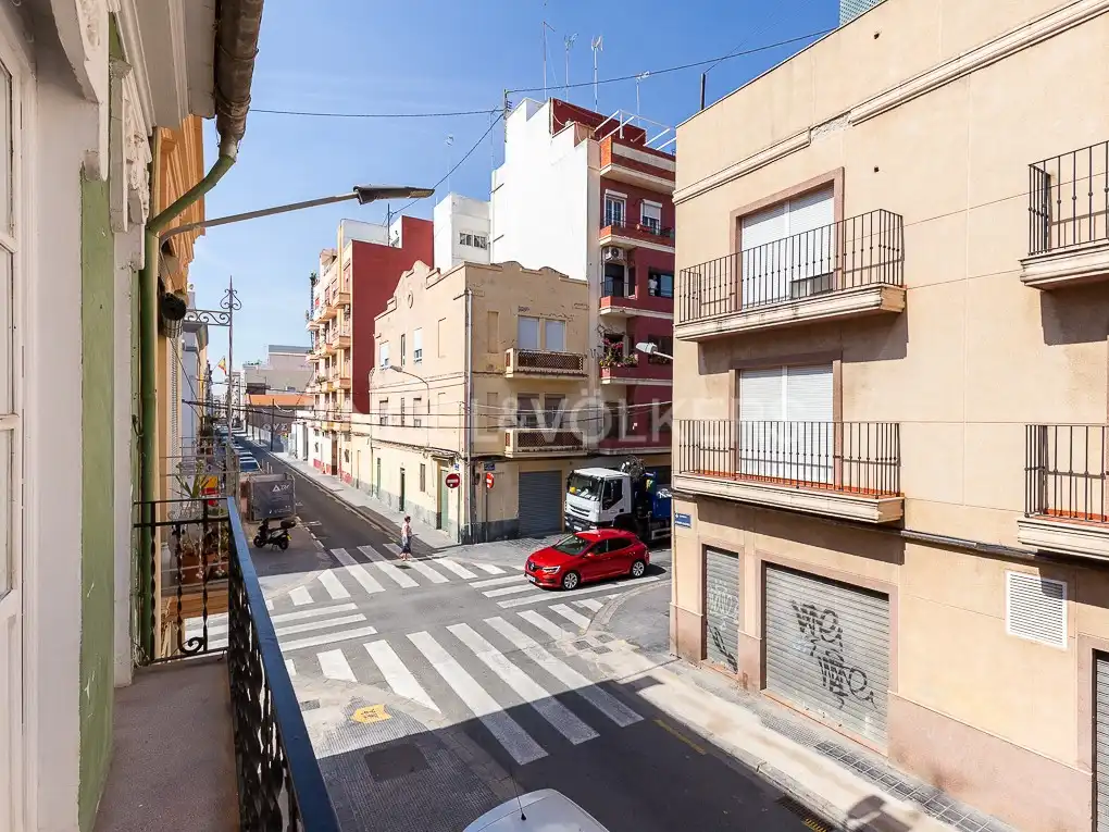 Außenansicht von Wohnung zur Miete in Valencia mit Klimaanlage, Heizung und Parkett