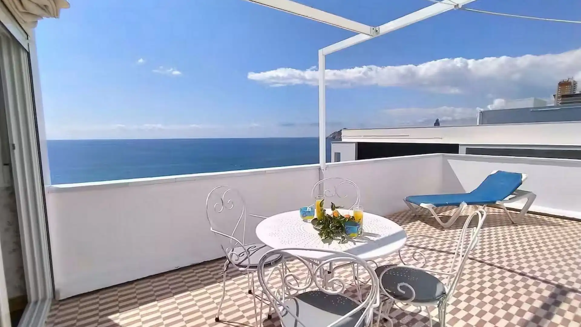 Terrasse von Wohnungen zur Miete in Benidorm mit Klimaanlage, Heizung und Privatgarten