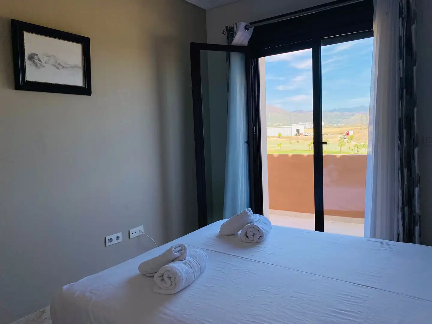 Dormitori de Casa adosada de lloguer en Estepona amb Aire condicionat, Terrassa i Moblat