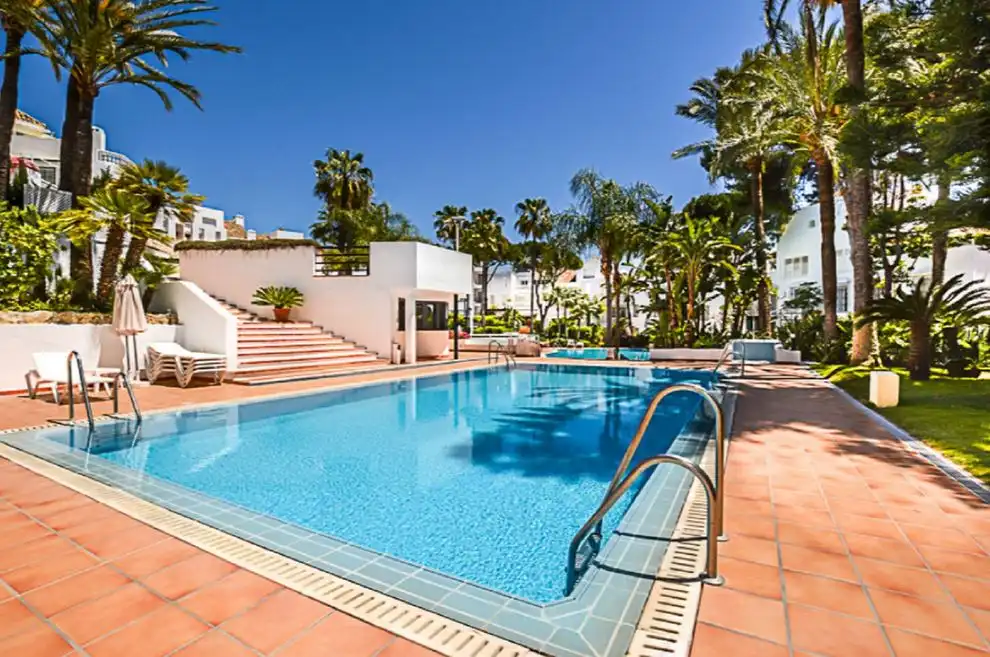 Piscina de Apartament en venda en Marbella amb Aire condicionat, Moblat i Forn